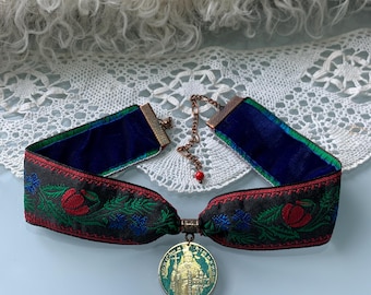 Traditionelle Ukrainische Halskette, Bestickter Choker, Ukrainische Hryvna Münze Schmuck