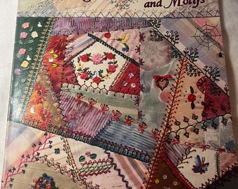 Livre vintage de points et motifs de patchwork fou, Linda Causee, 1997. Ouvrage de référence en broderie.