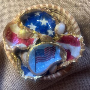 Decoración artesanal patriótica de conchas de ostra, adornos para cuencos con la bandera estadounidense y borde dorado. imagen 7