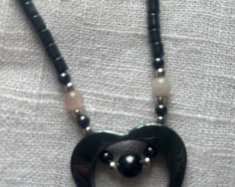 Hematite Heart Necklace – Y2K Minimalist Black Stone Pendant, 90s Modern Gothic Jewelry