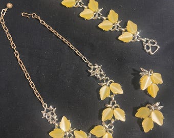 Vintage Yellow Lucite Leaf Necklace Bracelet & Earrings Set | Gold Tone Mid Century Jewelry Set