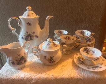 Service à thé vintage SAJI en porcelaine fine pour 6 personnes, fabriqué au Japon, à motifs de violettes et bordures dorées, 15 pièces.