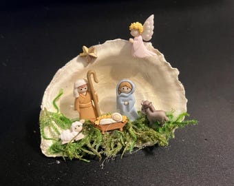 Crèche de Noël miniature en coquille d'huître