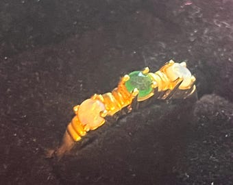 Bague vintage en or 14 carats, émeraude et opale, taille 6 | Bijou trois pierres | Bague en pierre précieuse naturelle | Bijou ancien délicat