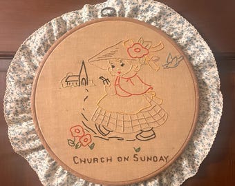 Broderie murale vintage « Église du dimanche », cadre en plastique imitation bois de 25 cm, broderie faite main, décoration pour école du dimanche