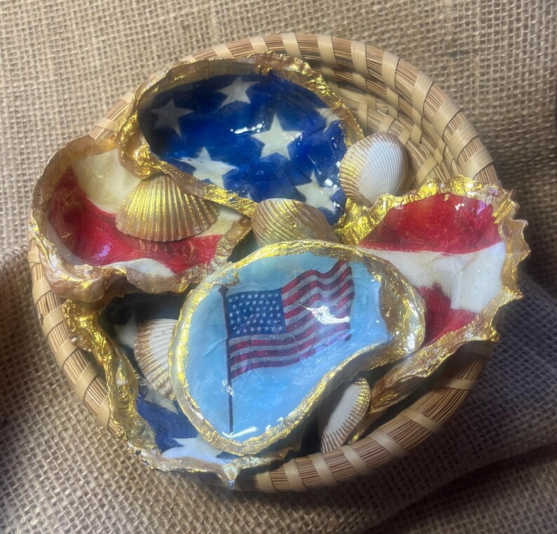 Decoración artesanal patriótica de conchas de ostra, adornos para cuencos con la bandera estadounidense y borde dorado. imagen 8