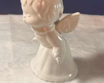 Figurine d'ange vintage en porcelaine blanche, douce petite fille chérubin ailée, ange en céramique brillante, décoration religieuse pour la maison, décoration de Noël vintage