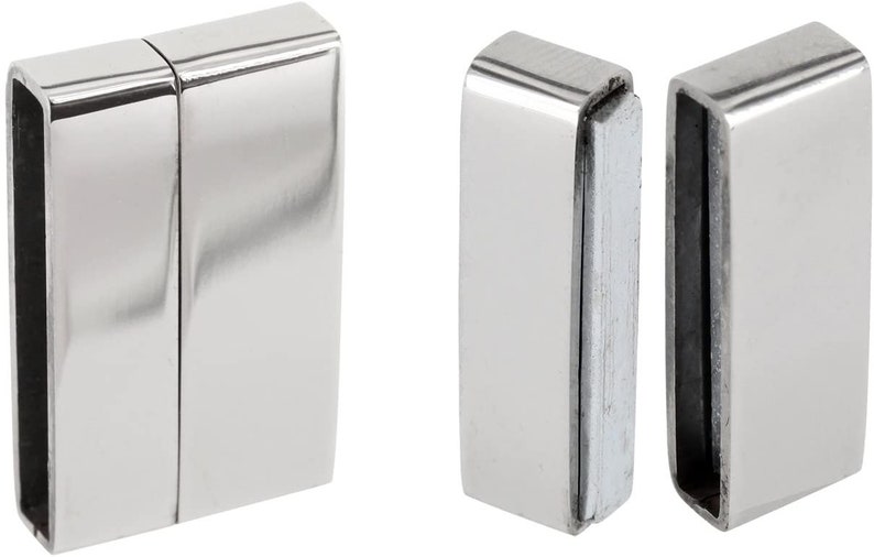 Op de afbeelding: Twee zilveren magnetische sluitingen voor het maken van sieraden. Elke sluiting bestaat uit twee delen die magnetisch aan elkaar worden bevestigd.