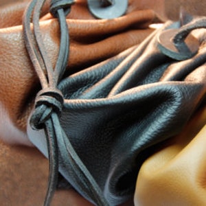 Sac en cuir médiéval en cuir nappa de vachette de haute qualité, couleurs au choix noir, marron, marron clair. image 2