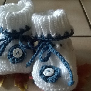 Niedliche gestrickte Babyschuhe Bild 2