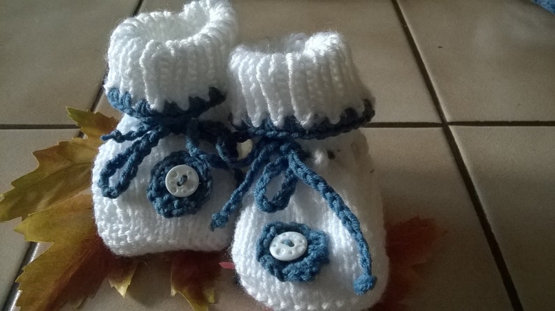 Mignon main tricoté chaussons bébé image 2