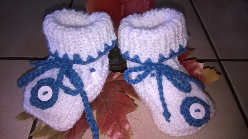 Mignon main tricoté chaussons bébé image 1