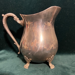 Jarra de agua plateada por International Silver Co