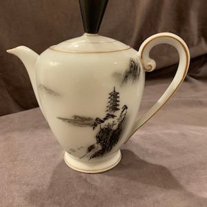 Fukagawa Arita, Hand Painted Tea Pot