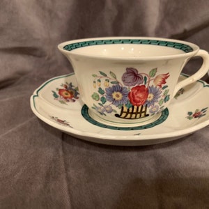 1922 Wedgwood &quot;floral&quot; Teacup and Saucer 2 sets