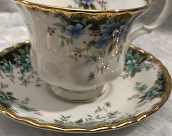 Royal Albert Tea Cup and Saucer "Windsor"