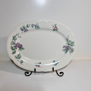 Grapevine by PFALTZGRAFF 14&quot; Oval Serving Platter