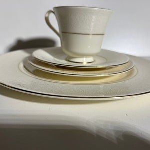 Julianne by ROYAL DOULTON 5 piece place setting