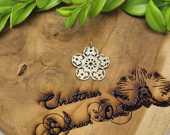 Pendentif filigrane fleur