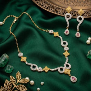 Set di collana e orecchini indiani in oro e argento, con pietre di zirconi cubici e dettagli in rubino, ideale per la sposa, leggero.