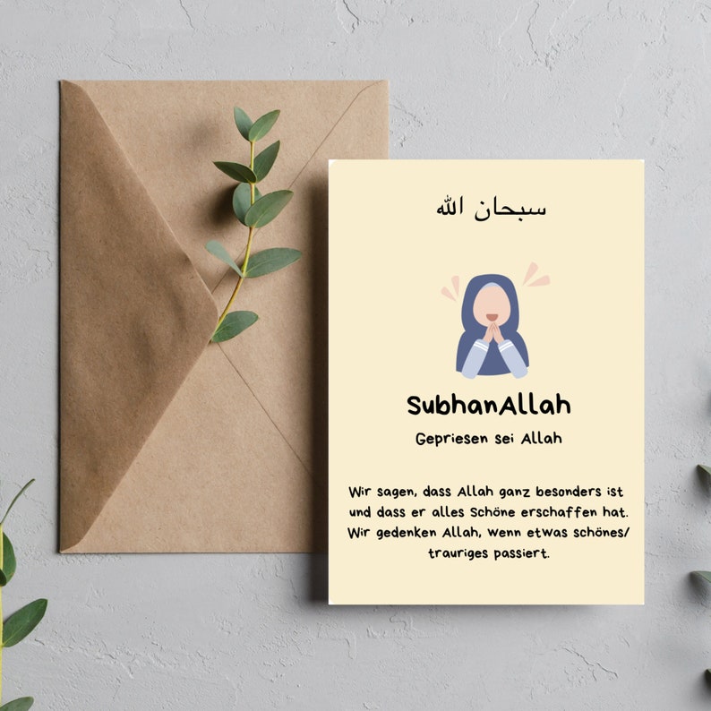 May include: A yellow card with an illustration of a woman in a blue headscarf with her hands clasped together. The text "سبحان الله" in Arabic script is at the top of the card. The text "SubhanAllah" in English is below the illustration. The text "Gepriesen sei Allah" in German is below the English text. The text "Wir sagen, dass Allah ganz besonders ist und dass er alles Sch&ouml;ne erschaffen hat. Wir gedenken Allah, wenn etwas sch&ouml;nes/ trauriges passiert." in German is at the bottom of the card.