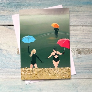 Tarjeta de felicitación de natación salvaje. Nadar bajo la lluvia