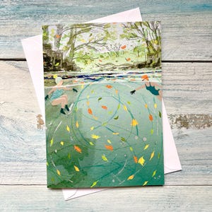 Carte de voeux de natation sauvage d'automne. Eau émeraude, bijoux d'automne