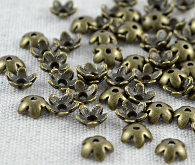 50 kleine Perlenkappen Blümchen antik bronze 6,5mm Bild 1