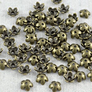 50 kleine Perlenkappen Blümchen antik bronze 6,5mm Bild 3
