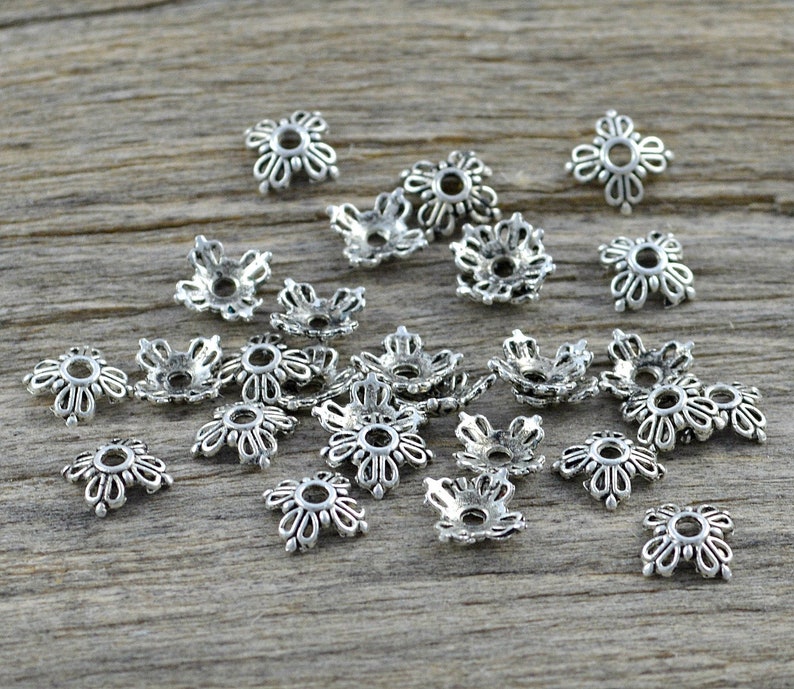 40 Perlenkappen Blümchen, antik Silber 8 mm Endkappen Bild 2