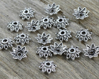 30 Perlenkappen Blümchen, antik Silber 8,5 mm