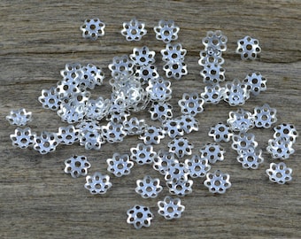 100 Perlenkappen Blümchen, silber - 6 mm