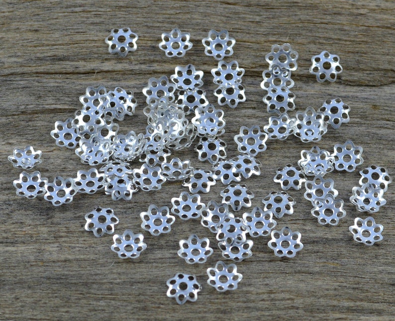 100 Perlenkappen Blümchen, silber 6 mm Bild 1