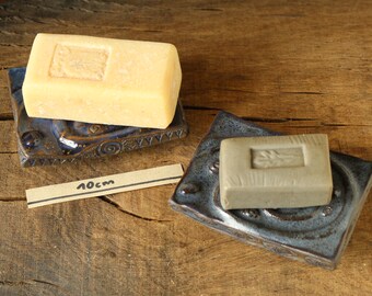 Pointed snail: Rectangular ceramic soap dish with drain
