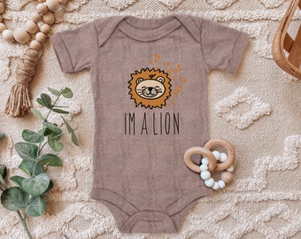 Blauer-Storch Baby Body I'm a Lion Löwe Geschenk zum Geburtstag für Kleinkind Kurzarm Bio Baumwolle