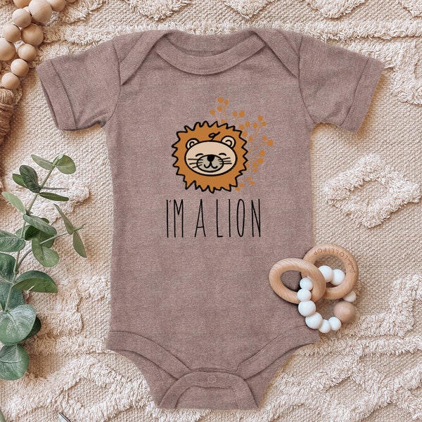 Blauer-Storch Baby Body I'm a Lion Löwe Geschenk zum Geburtstag für Kleinkind Kurzarm Bio Baumwolle