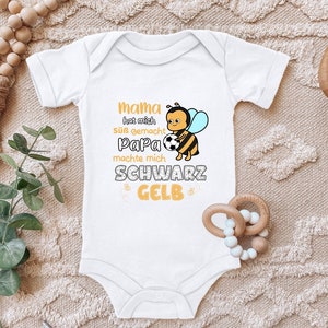 Blauer-Storch Baby Body"Mama machte mich Süß, Papa Schwarz Gelb"  Süße Biene Geschenk zum Geburtstag für kleine Fußball Fans für Kleinkind