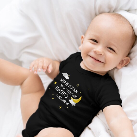 Body bebe Mes parents sont desormais joignables la nuit avec inscription cadeau d anniversaire pour un enfant en coton biologique a manches courtes Etsy France