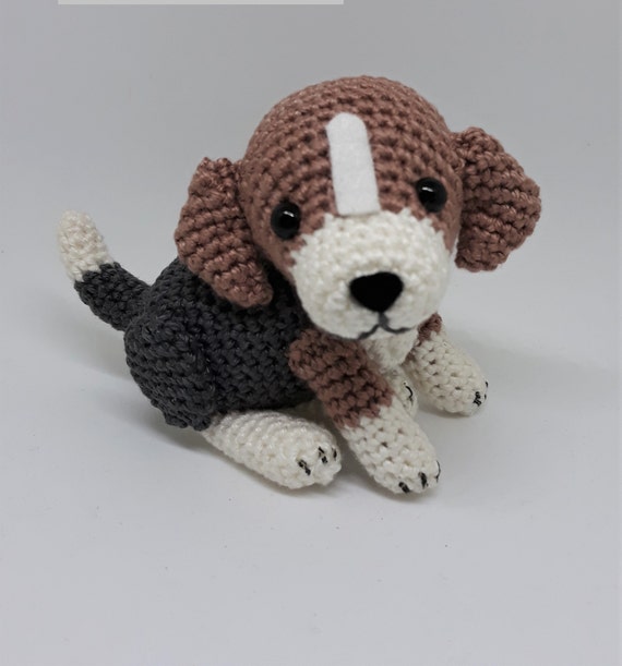 Crochet pattern keychain cute Beagle 