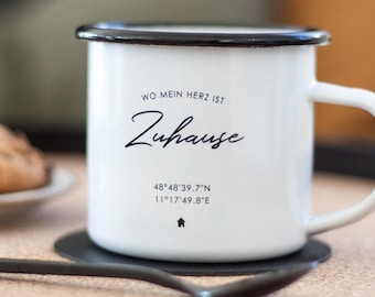 Emailletasse "Zuhause" mit individuellen Koordinaten als Geschenk zum Richtfest, Einzug oder Hauskauf