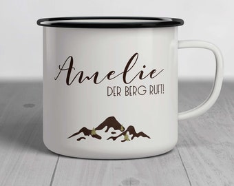 Emaille-Tasse "Der Berg ruft" personalisierbar mit Name, Kaffeebecher zum Wandern und Campen, Geschenkidee für Wanderer und Bergsteiger