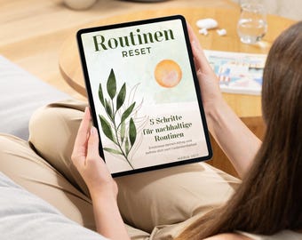 Può includere: Un tablet digitale che mostra la copertina di un libro con un'illustrazione ad acquerello di una pianta verde e un sole. Il titolo del libro è "Routinen Reset" e il sottotitolo è "5 Schritte für nachhaltige Routinen". Il nome dell'autore è "MARIA VEIT".