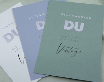 Postkarte Spruch zum Geburtstag Du bist jetzt Vintage / Alt / minimalistisch, mit Prägung in Gold, Silber, Holografisch