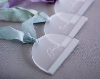 Platzkarten für Hochzeit frost optik mit gastname Holografische details mit hochwertiger Gravur mit personalisiert