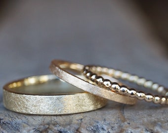 Wedding rings set "simple and noble" ice-matt ladies' ring 585/- rose gold, men's ring 585/- yellow gold, side ring rose gold delicate beads 1.8 mm