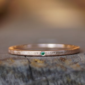 Partner ring "endless", single wedding ring, attachment ring, stacking ring rose gold 585/- ice matt, mini zirconia green