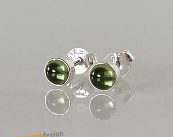 Silber-Ohrstecker mit Peridot - rund - 4 mm - AJ - Silber 925