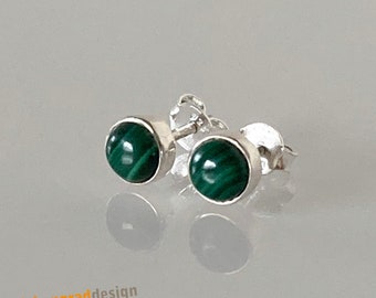 Silver stud earrings with malachite - round - 5 AJ - silver 925