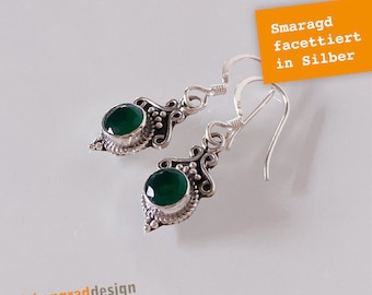 Zierliche Silber-Ohrhänger mit facettiertem indischen Smaragd - filigran verziert - DEL