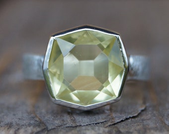 Außergewöhnlicher Lemoncitrin Oktagon Ring, Silber 925/-, Lemoncitrin in Oktagonform 12x12mm, Ringschiene mattiert, Ringweite 57,5